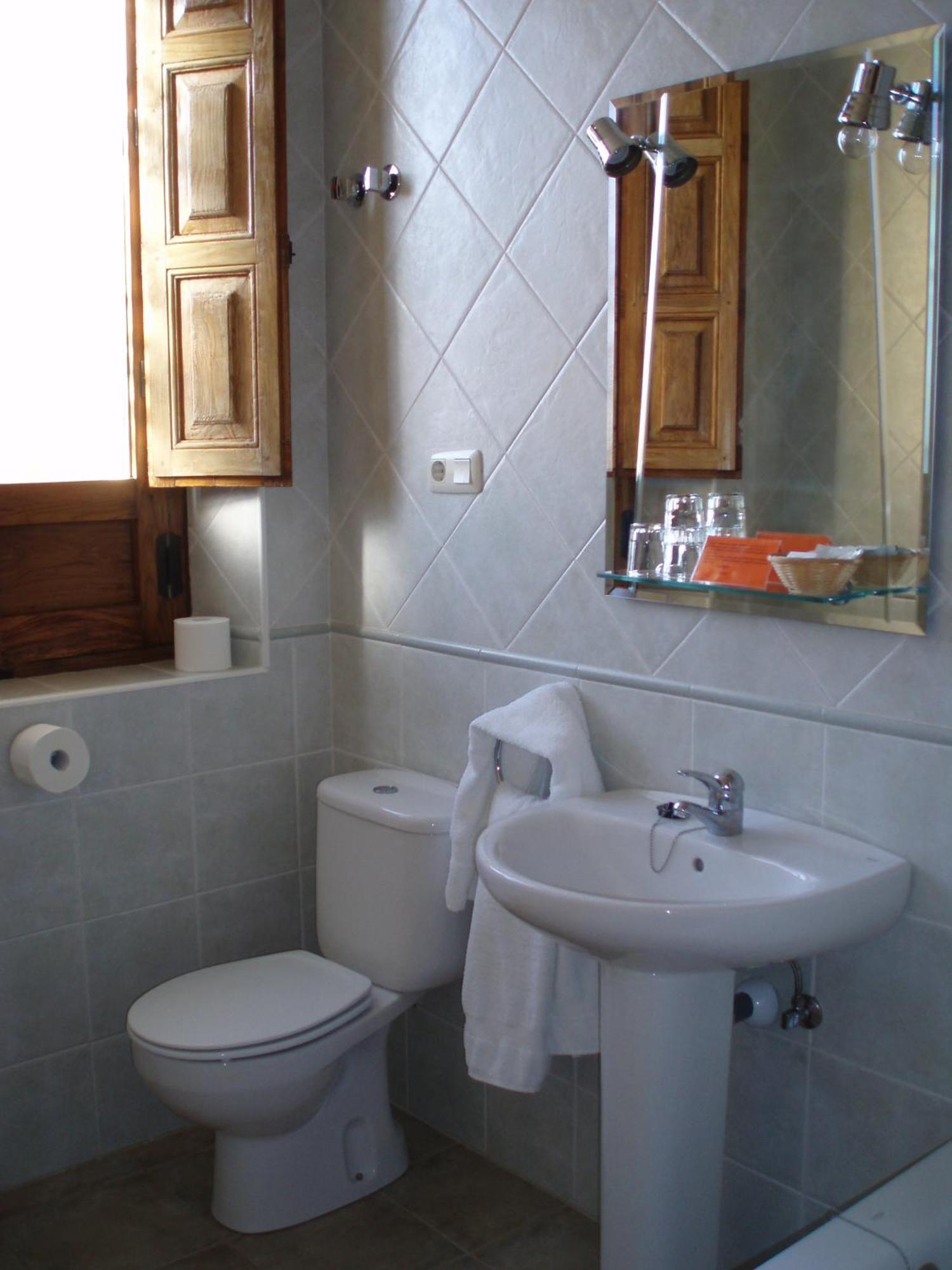 Hostal La Colonial Madrigal de la Vera Ngoại thất bức ảnh