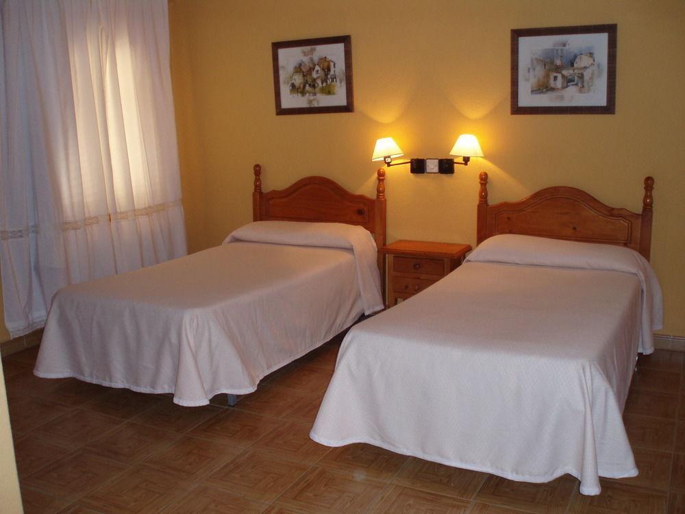 Hostal La Colonial Madrigal de la Vera Ngoại thất bức ảnh